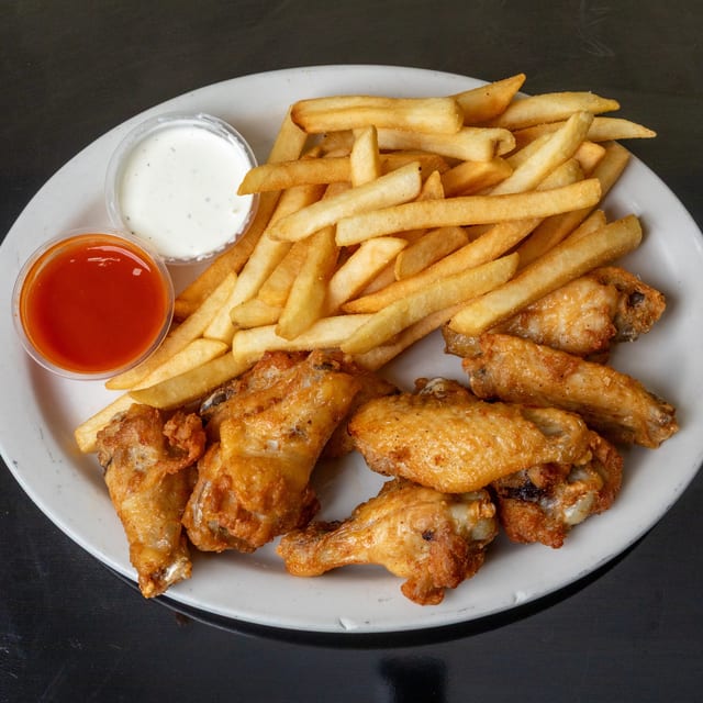 Chicken Wings/ w.fries.